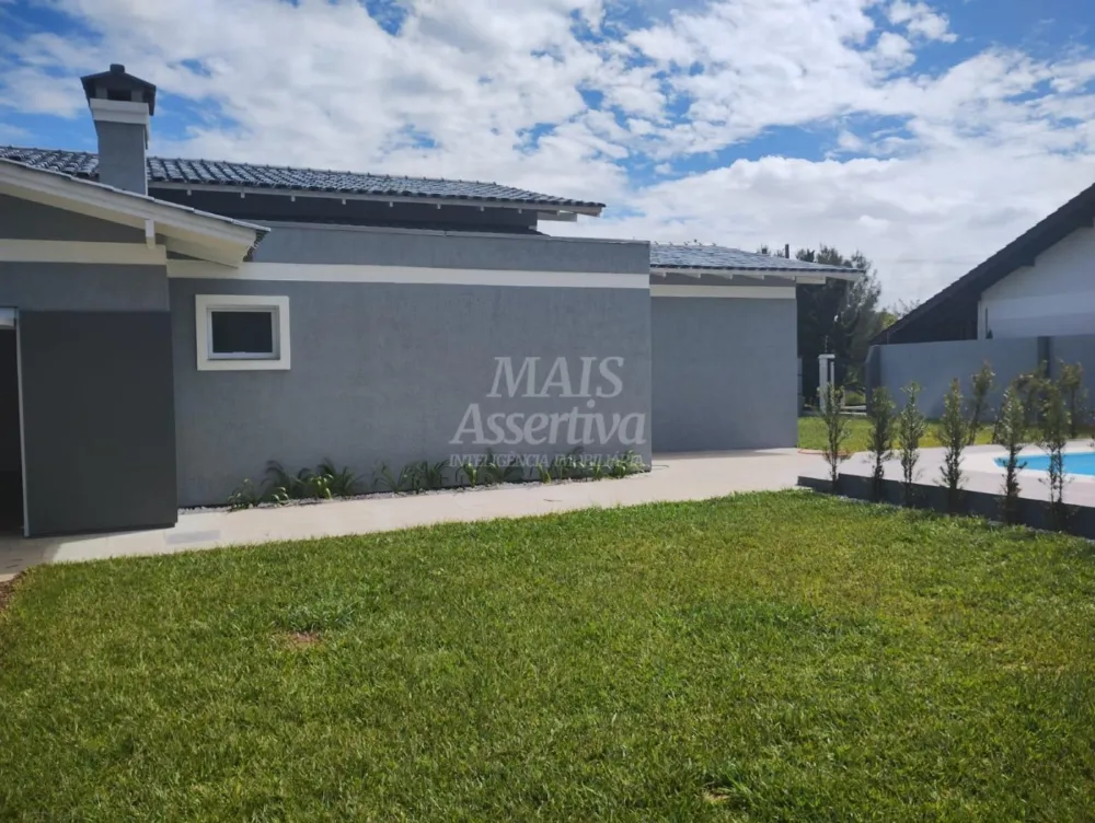 Excelente casa a venda em Tramandaí - 3 dormitórios, 2 vagas de garagem