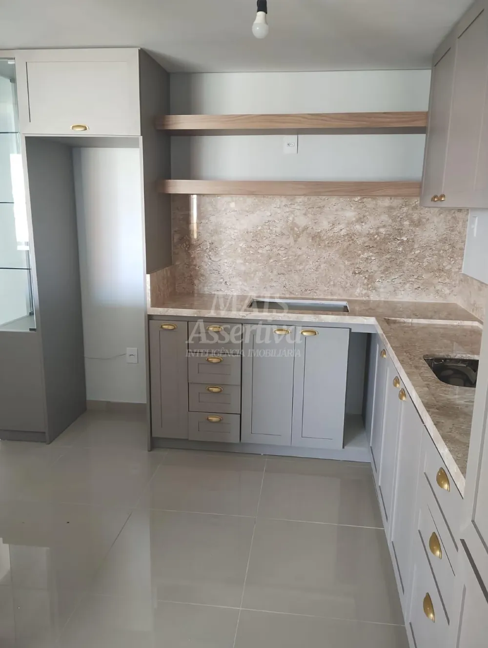 Excelente casa a venda em Tramandaí - 3 dormitórios, 2 vagas de garagem