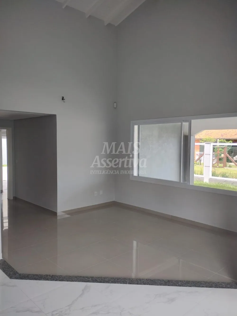 Excelente casa a venda em Tramandaí - 3 dormitórios, 2 vagas de garagem