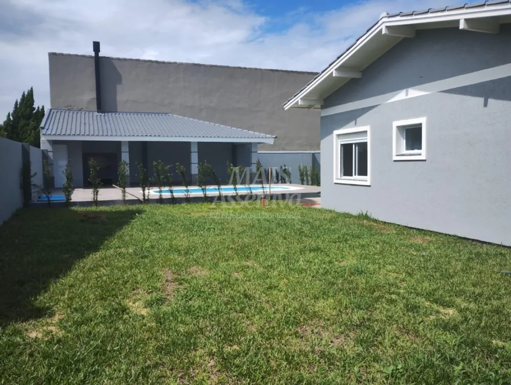 Excelente casa a venda em Tramandaí - 3 dormitórios, 2 vagas de garagem