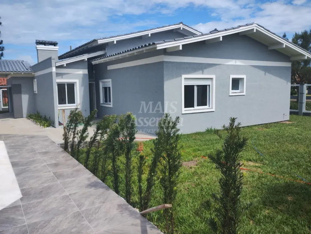 Excelente casa a venda em Tramandaí - 3 dormitórios, 2 vagas de garagem