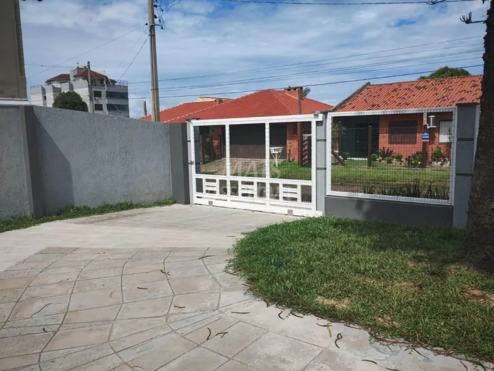 Excelente casa a venda em Tramandaí - 3 dormitórios, 2 vagas de garagem