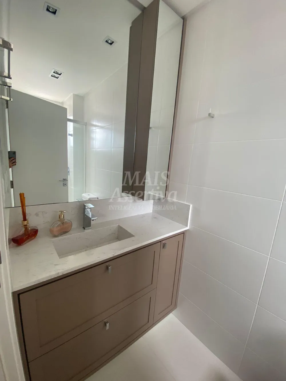 Excelente apartamento de alto padrão a venda no centro de Balneário Camboriú/SC 
