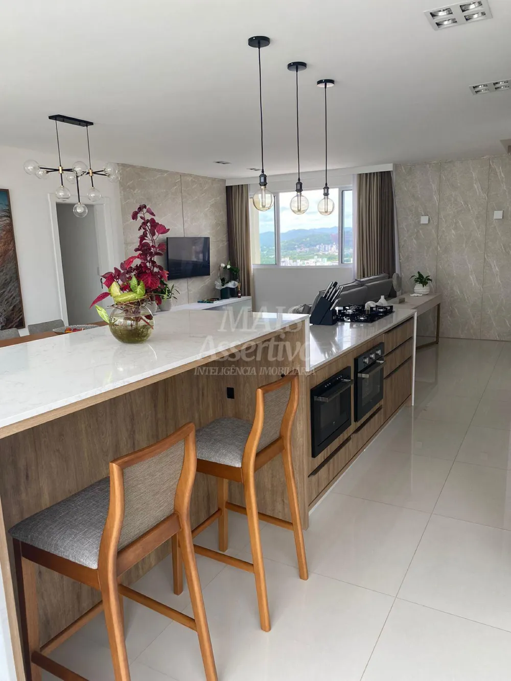Excelente apartamento de alto padrão a venda no centro de Balneário Camboriú/SC 