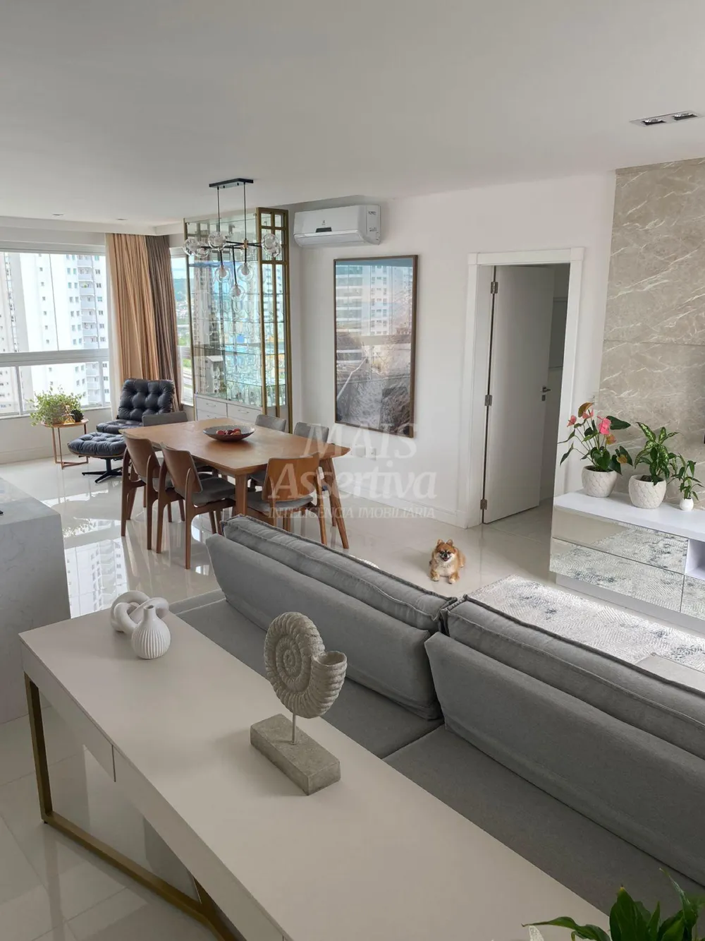 Excelente apartamento de alto padrão a venda no centro de Balneário Camboriú/SC 