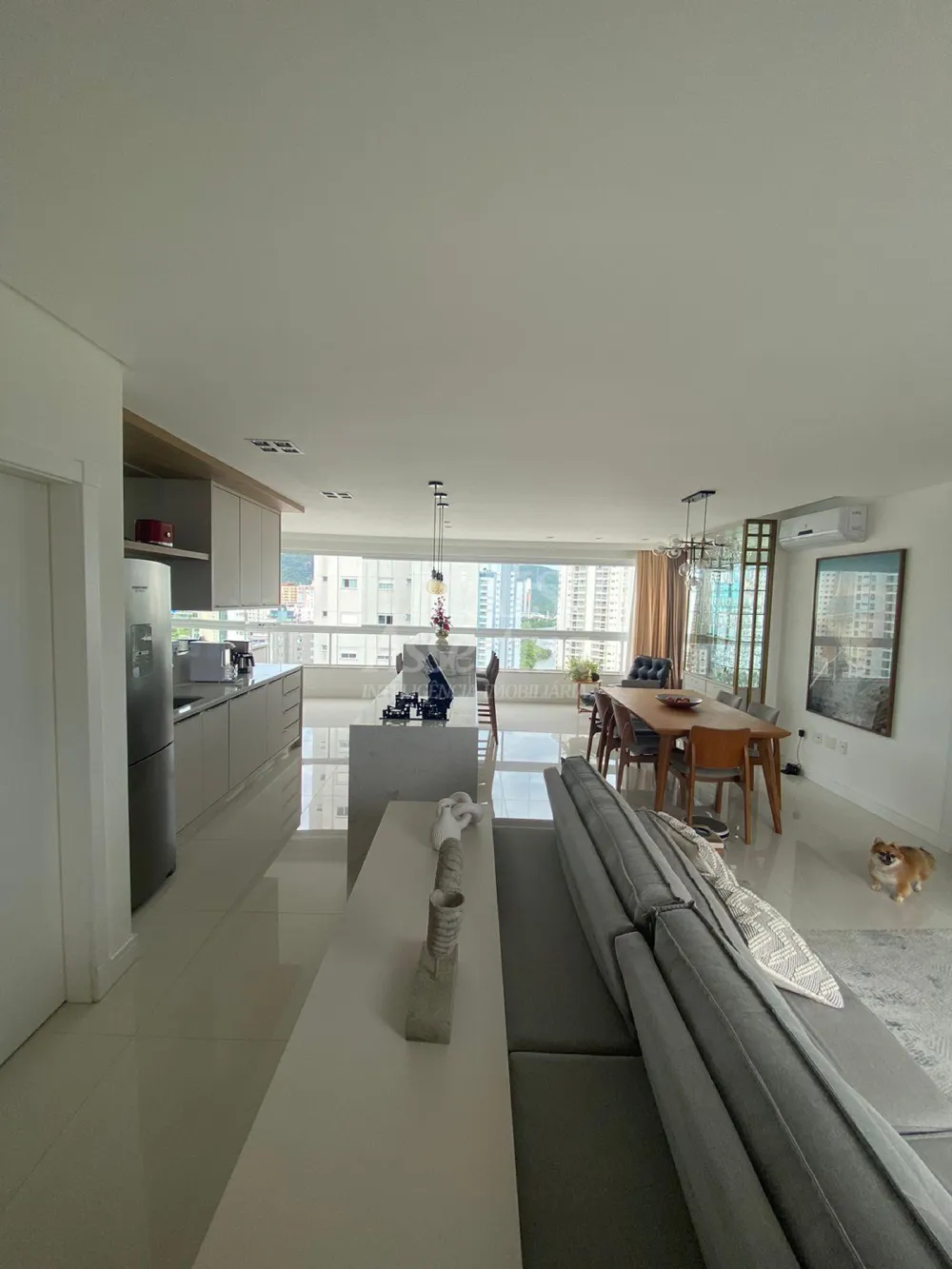 Excelente apartamento de alto padrão a venda no centro de Balneário Camboriú/SC 