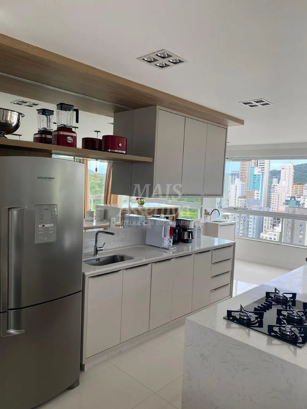 Excelente apartamento de alto padrão a venda no centro de Balneário Camboriú/SC 