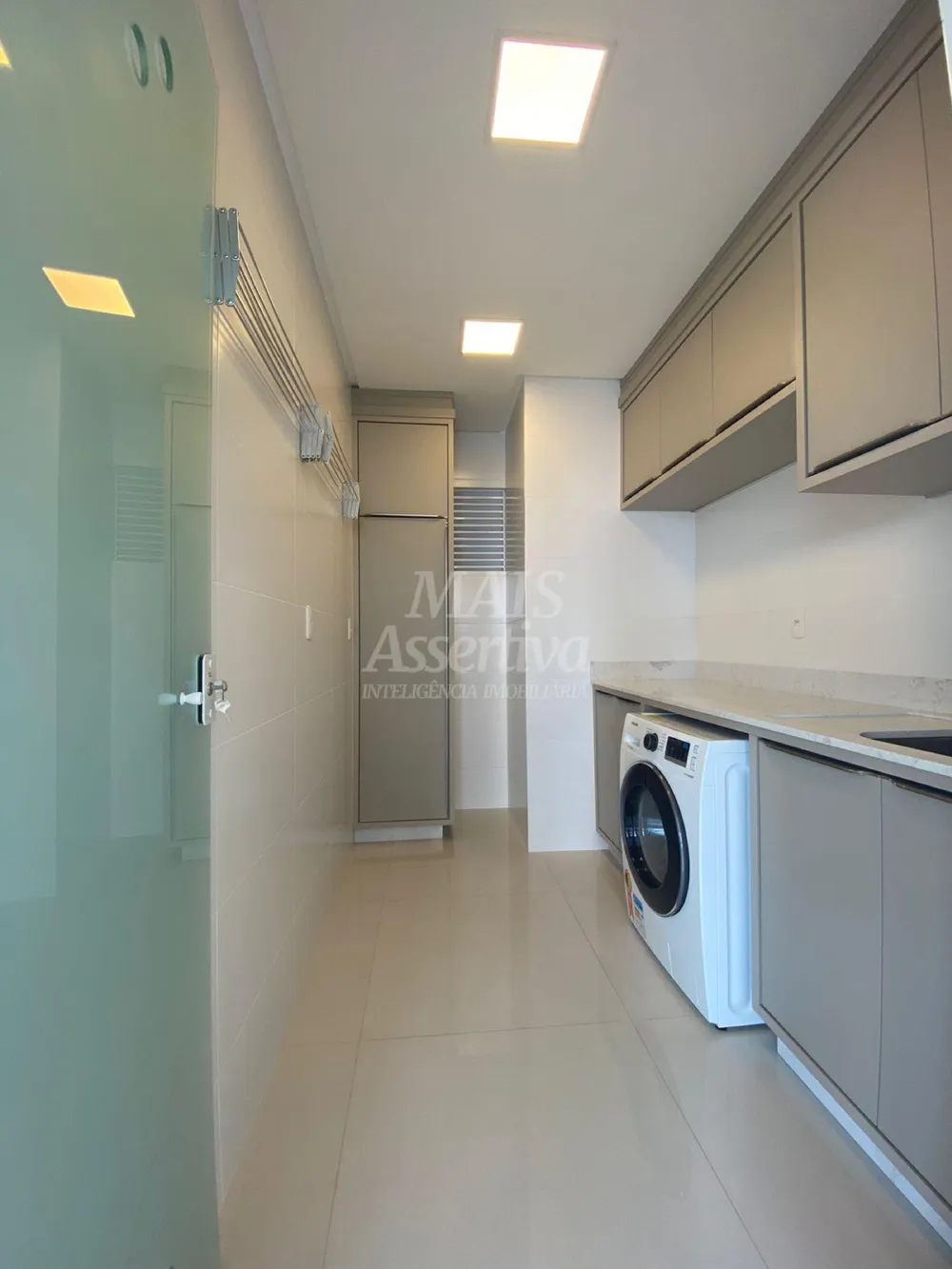 Excelente apartamento de alto padrão a venda no centro de Balneário Camboriú/SC 