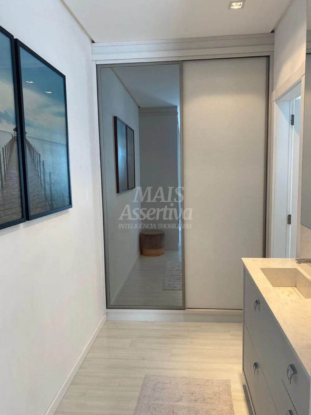 Excelente apartamento de alto padrão a venda no centro de Balneário Camboriú/SC 
