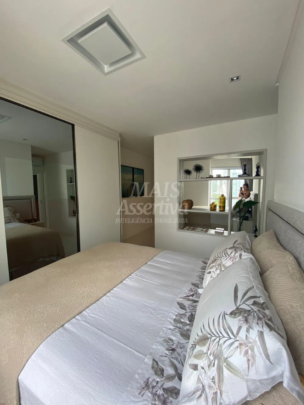 Excelente apartamento de alto padrão a venda no centro de Balneário Camboriú/SC 