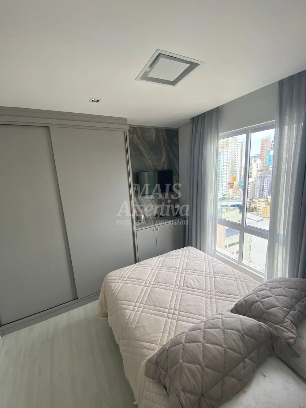 Excelente apartamento de alto padrão a venda no centro de Balneário Camboriú/SC 
