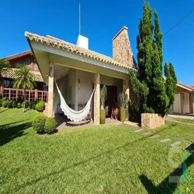 Casa mobiliada com 06 dormitórios em Xangrilá Atlântida