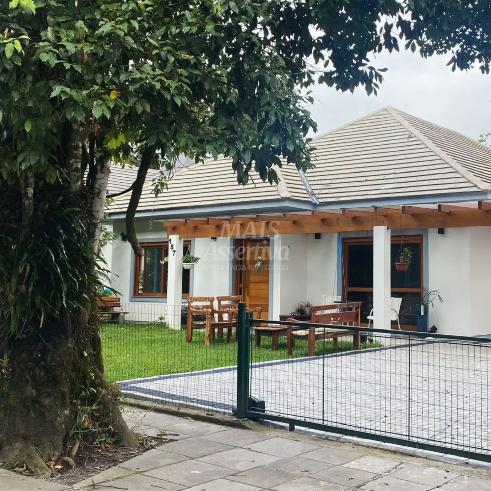 Excelente casa à venda na Serra Gaúcha, no município de Gramado/RS-3 dormitórios
