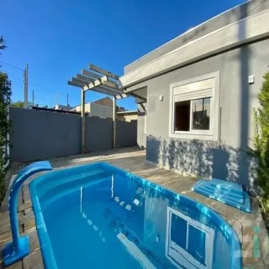 Casa com piscina para venda em Capão da Canoa