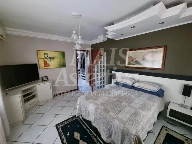 Excelente Sobrado à venda no bairro Nossa Sra. das Graças em Canoas - 2 Vagas