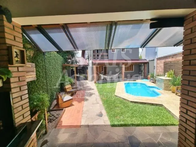 Excelente Sobrado à venda no bairro Nossa Sra. das Graças em Canoas - 2 Vagas