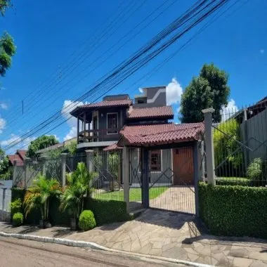 Excelente Sobrado à venda no bairro Nossa Sra. das Graças em Canoas - 2 Vagas