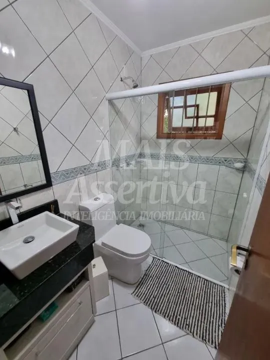 Excelente Sobrado à venda no bairro Nossa Sra. das Graças em Canoas - 2 Vagas