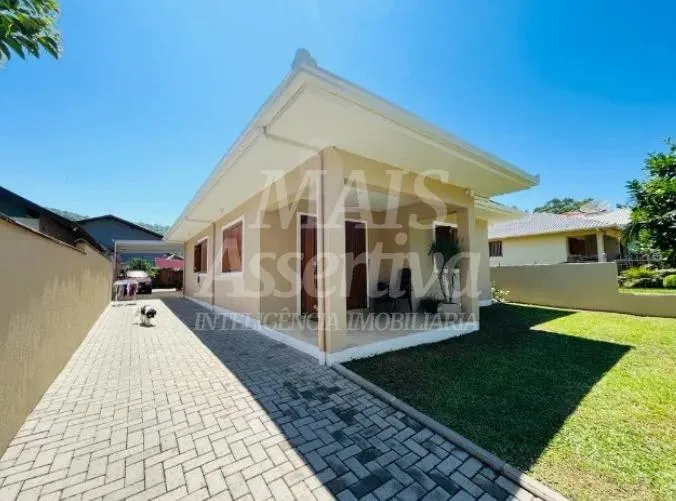 Excelente casa à venda no bairro Várzea Grande em Gramado/RS 