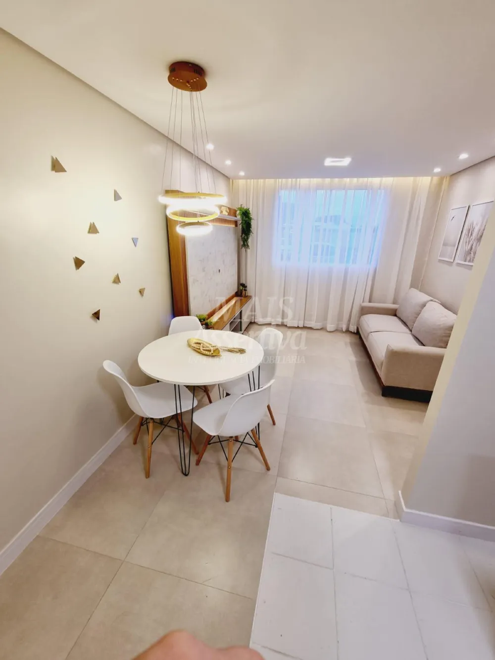Ótimo apartamento à venda no bairro Hípica em POA - 2 dormitórios