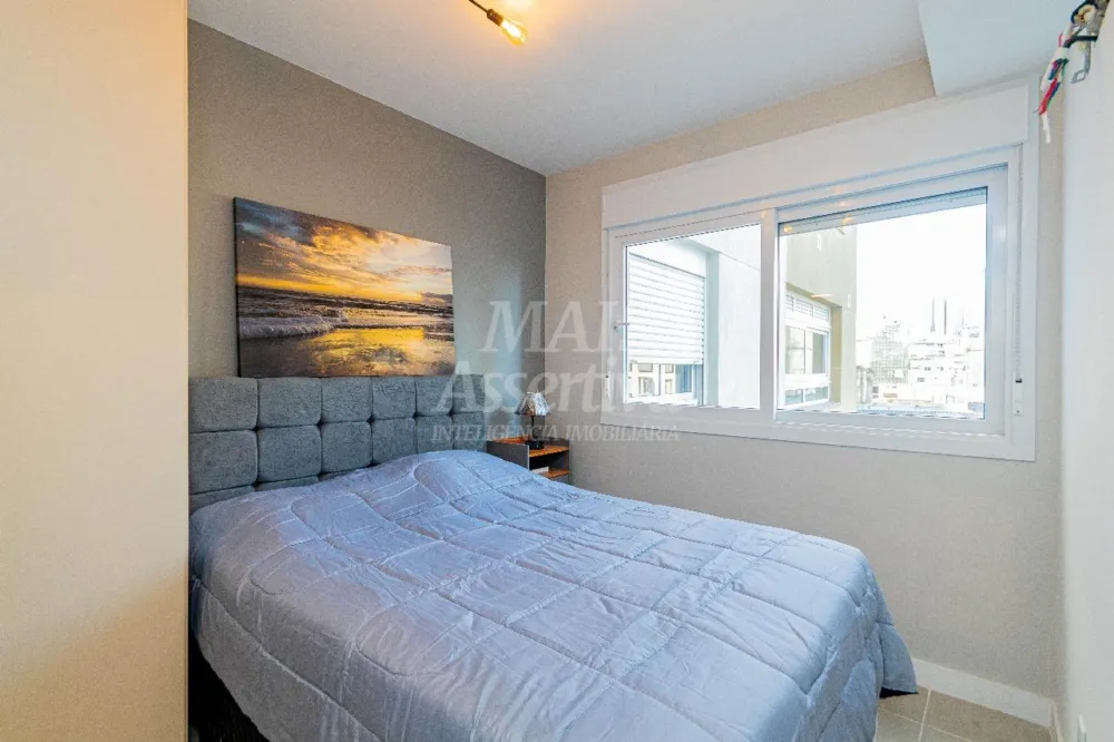 Ótimo apartamento mobiliado e decorado à venda em Porto Alegre/RS
