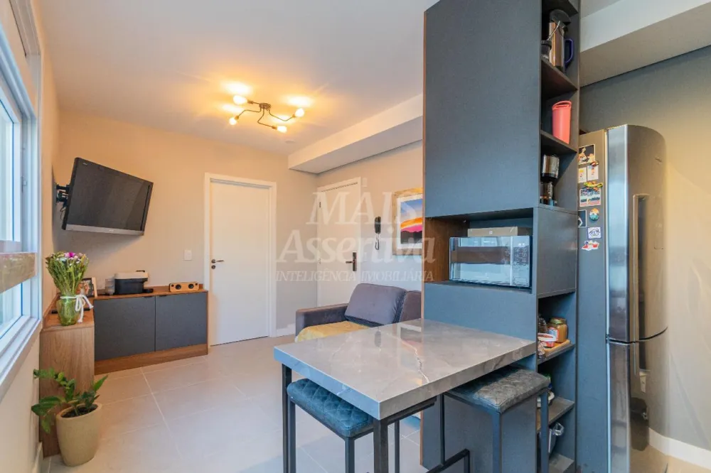 Ótimo apartamento mobiliado e decorado à venda em Porto Alegre/RS