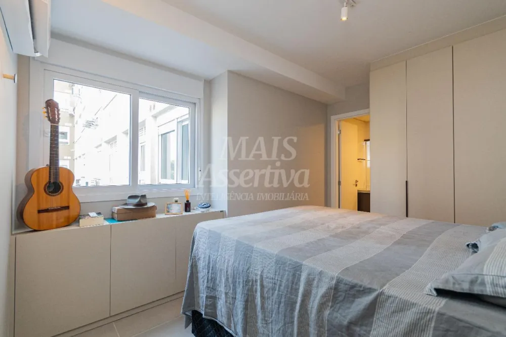 Ótimo apartamento mobiliado e decorado à venda em Porto Alegre/RS