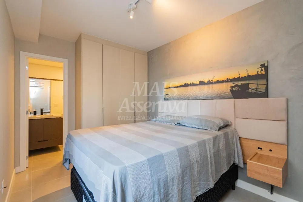 Ótimo apartamento mobiliado e decorado à venda em Porto Alegre/RS