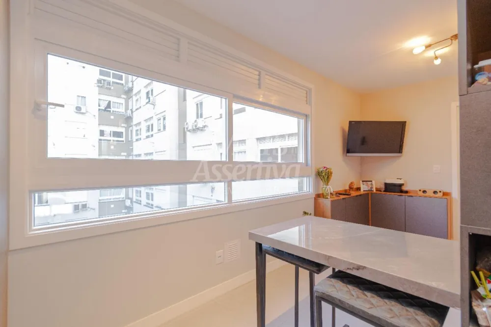 Ótimo apartamento mobiliado e decorado à venda em Porto Alegre/RS