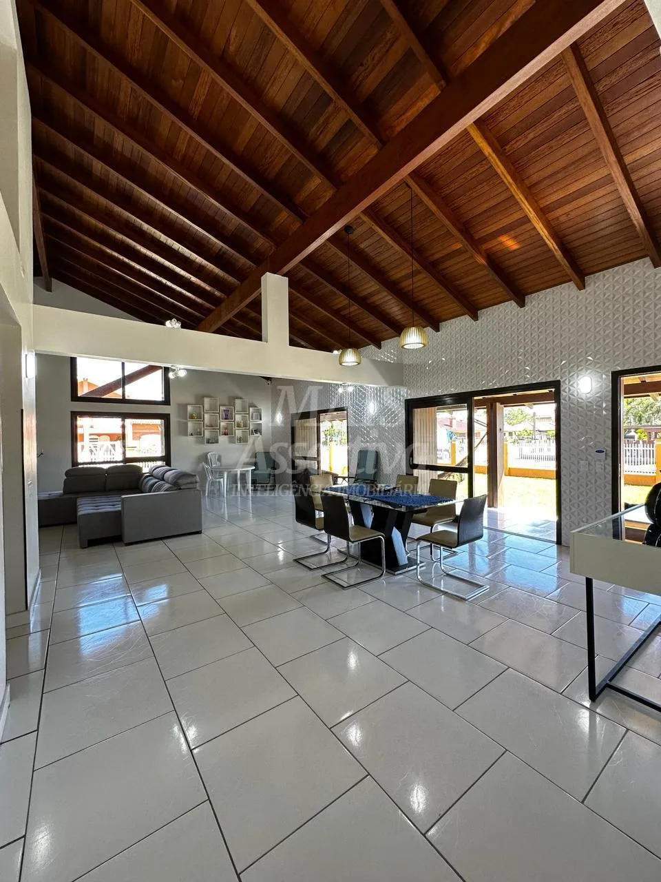 Casa 05 dormitórios para venda em Xangrilá