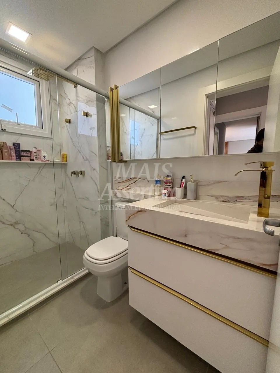 Excelente apartamento mobiliado à venda no Centro de Torres/RS - 2 dormitórios