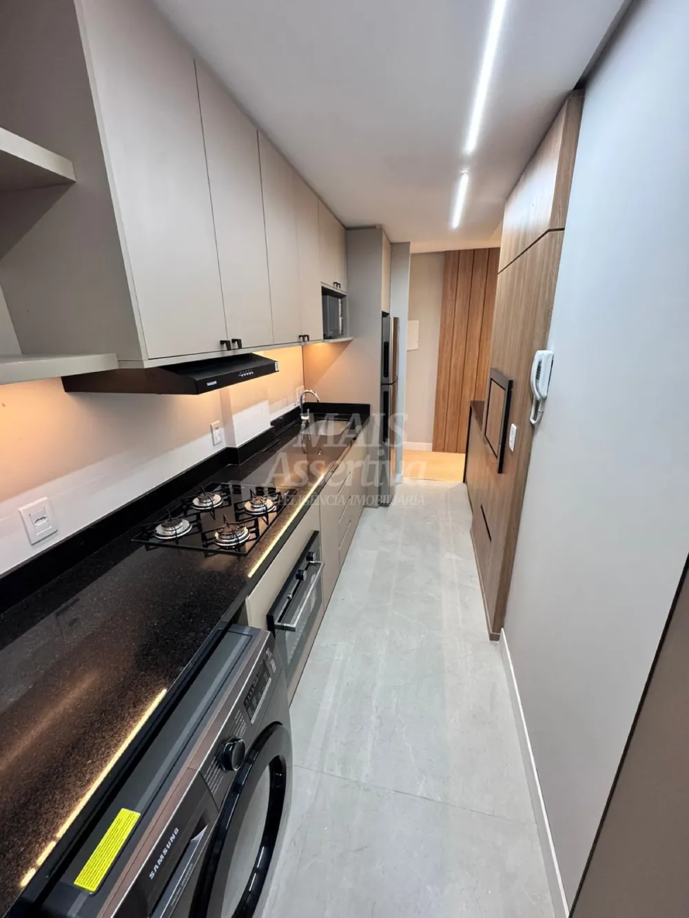 Apartamento mobiliado 02 dormitórios para venda no Centro de Canela