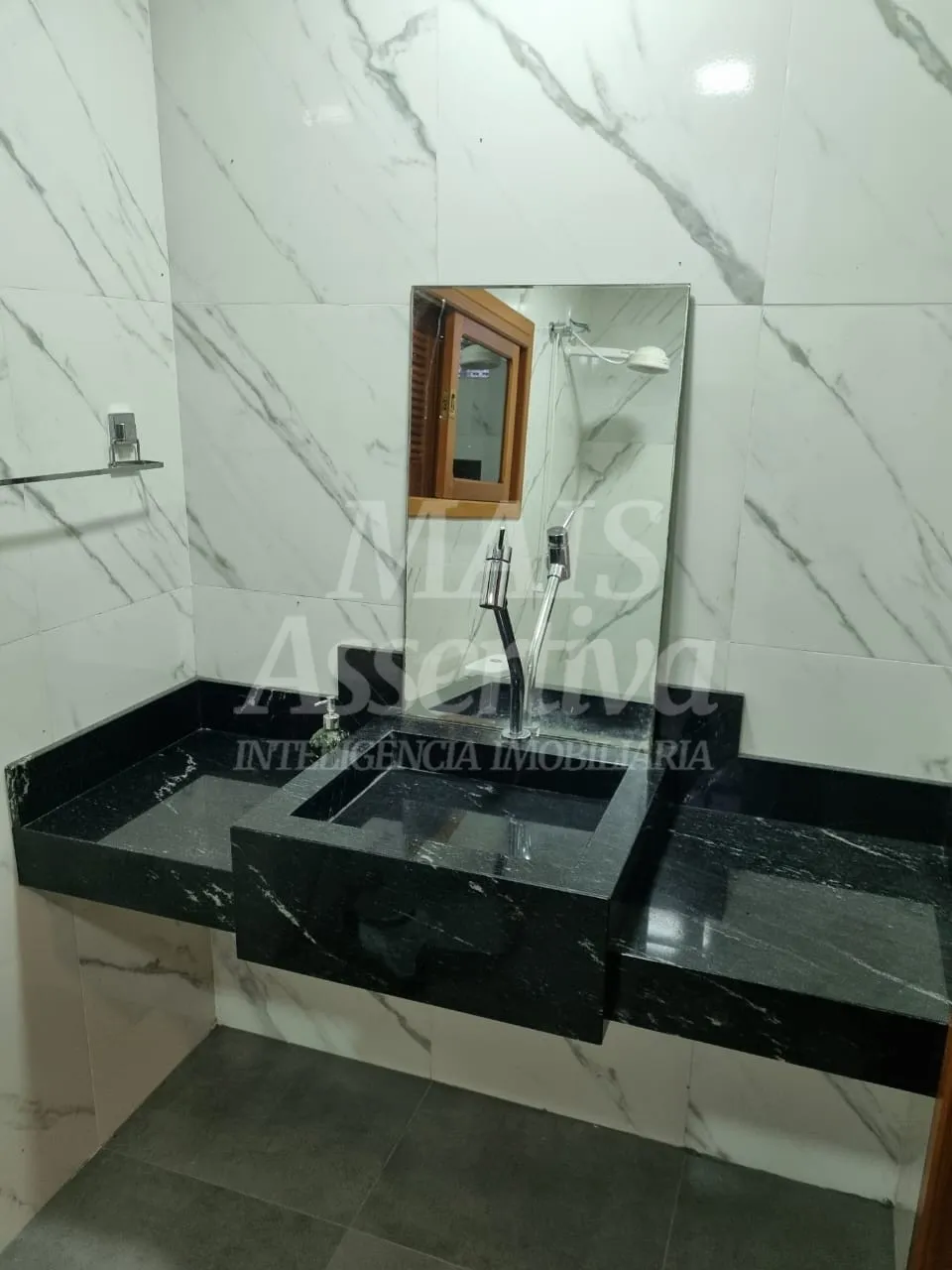 Casa de Alvenaria três pisos à venda, localizada no bairro Firenze/ Campo Bom.