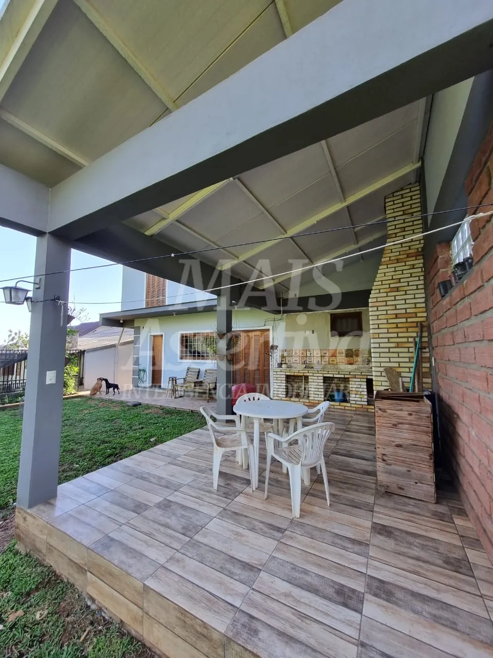 Casa de Alvenaria três pisos à venda, localizada no bairro Firenze/ Campo Bom.