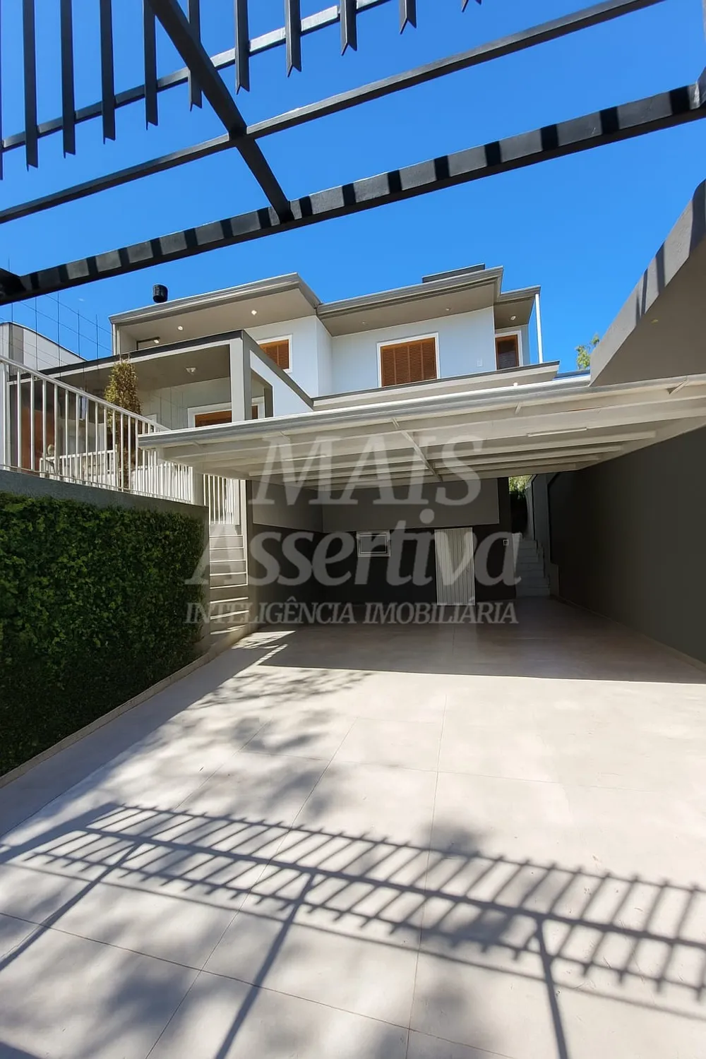 Casa de Alvenaria três pisos à venda, localizada no bairro Firenze/ Campo Bom.