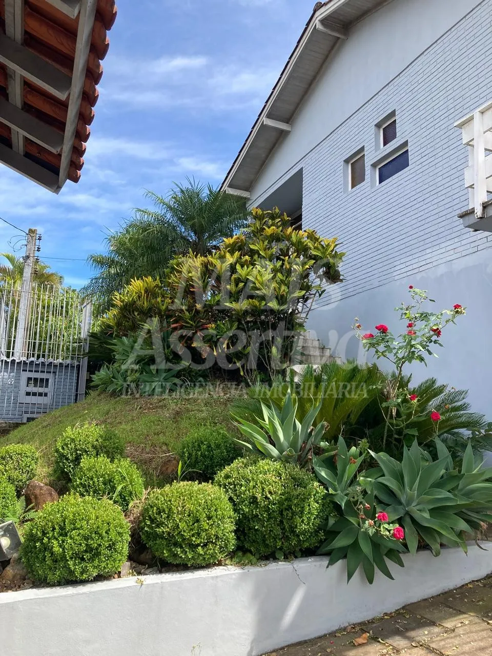Casa com 03 dormitórios para venda no bairro Primavera
