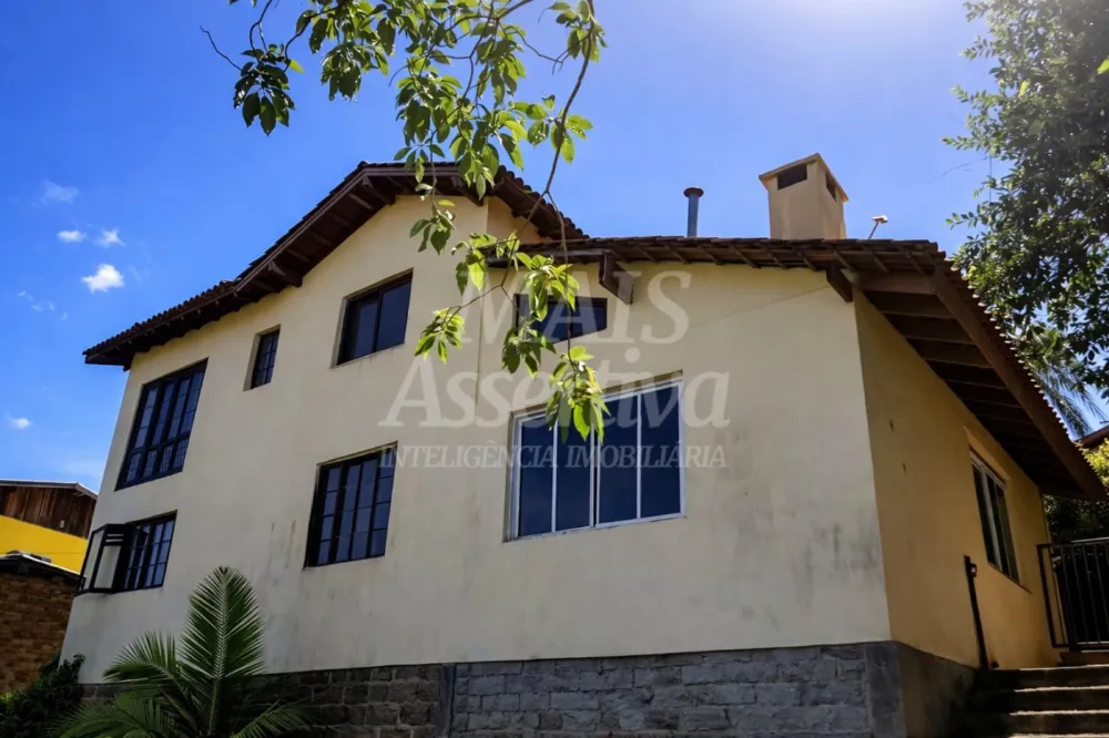 Casa de 3 dormitórios no bairro Guarini em Novo Hamburgo 