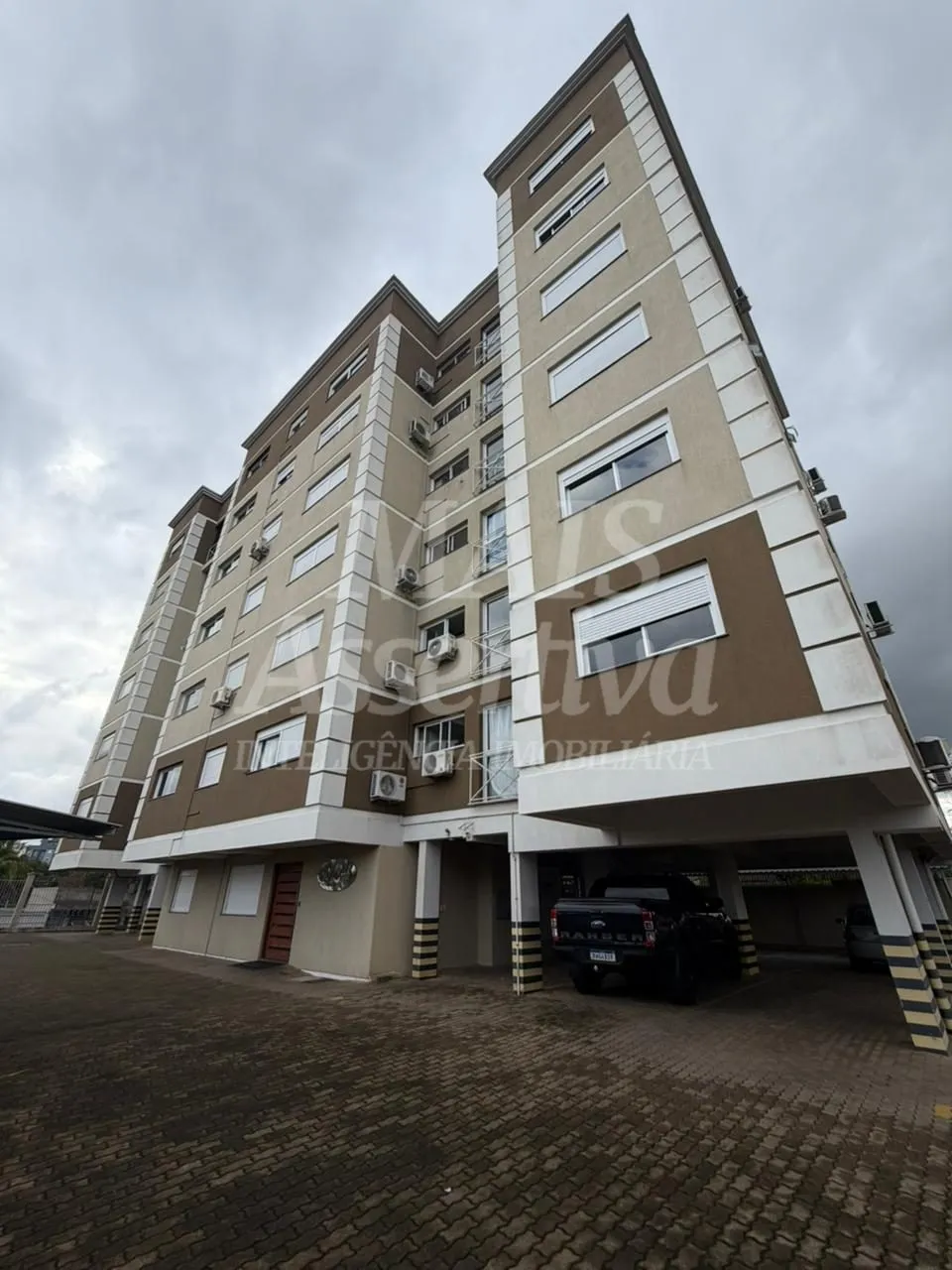 Cobertura semimobiliada para venda no centro de Campo Bom