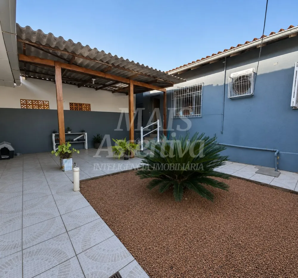 Casa para venda de 3 dormitórios, bairro Canudos em Novo Hamburgo 