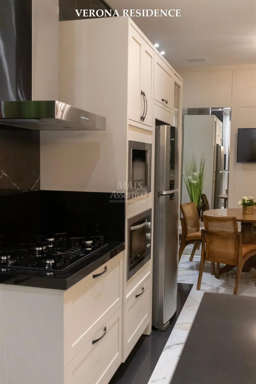 Excelente Apartamento com 03 Suítes para Venda em Itapema Meia Praia