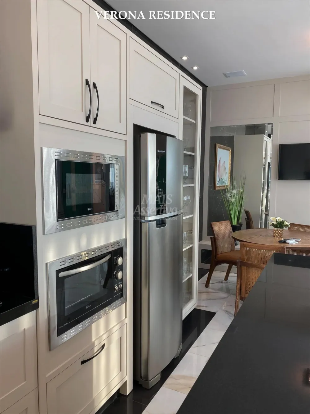 Excelente Apartamento com 03 Suítes para Venda em Itapema Meia Praia