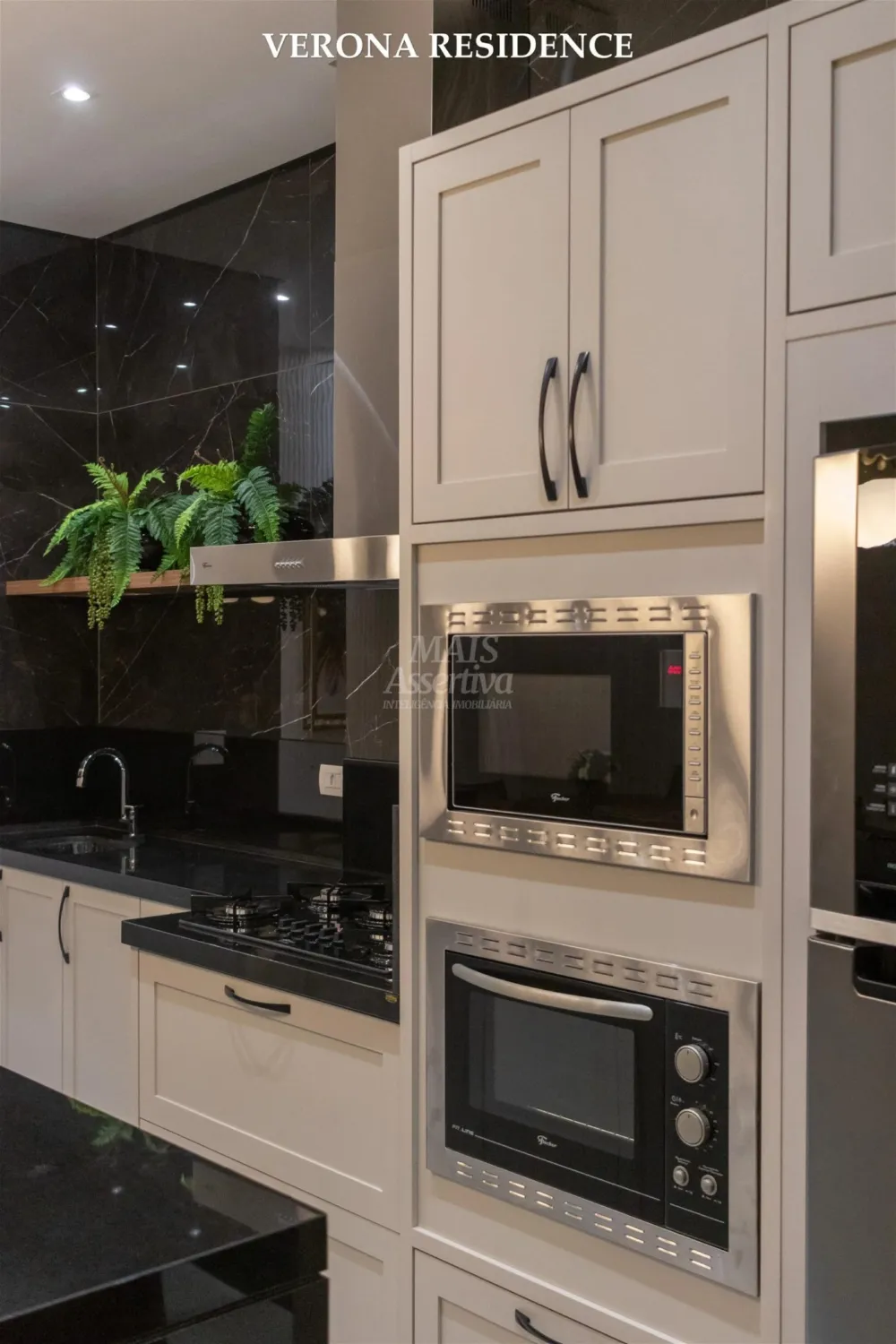 Excelente Apartamento com 03 Suítes para Venda em Itapema Meia Praia