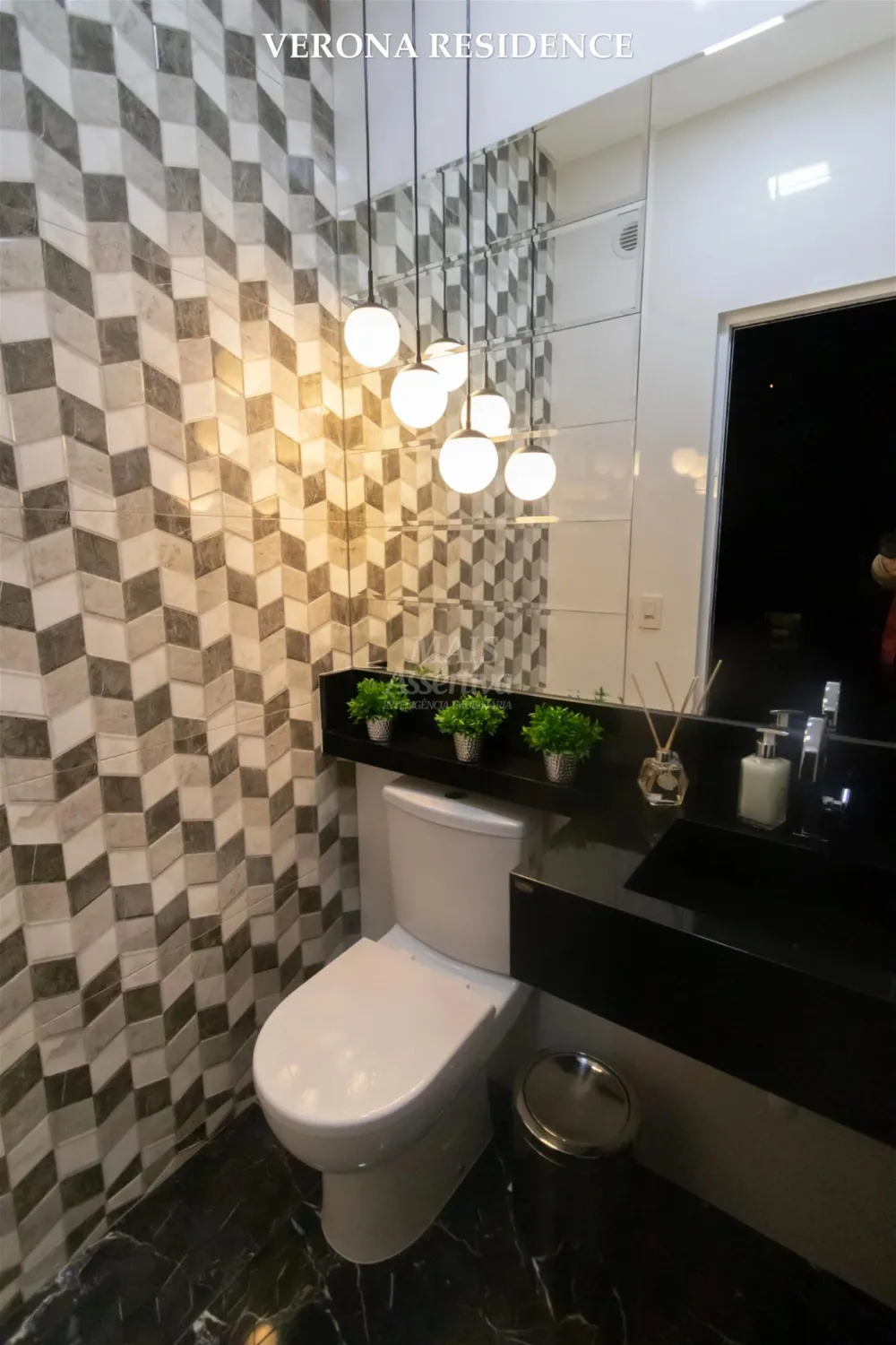 Excelente Apartamento com 03 Suítes para Venda em Itapema Meia Praia