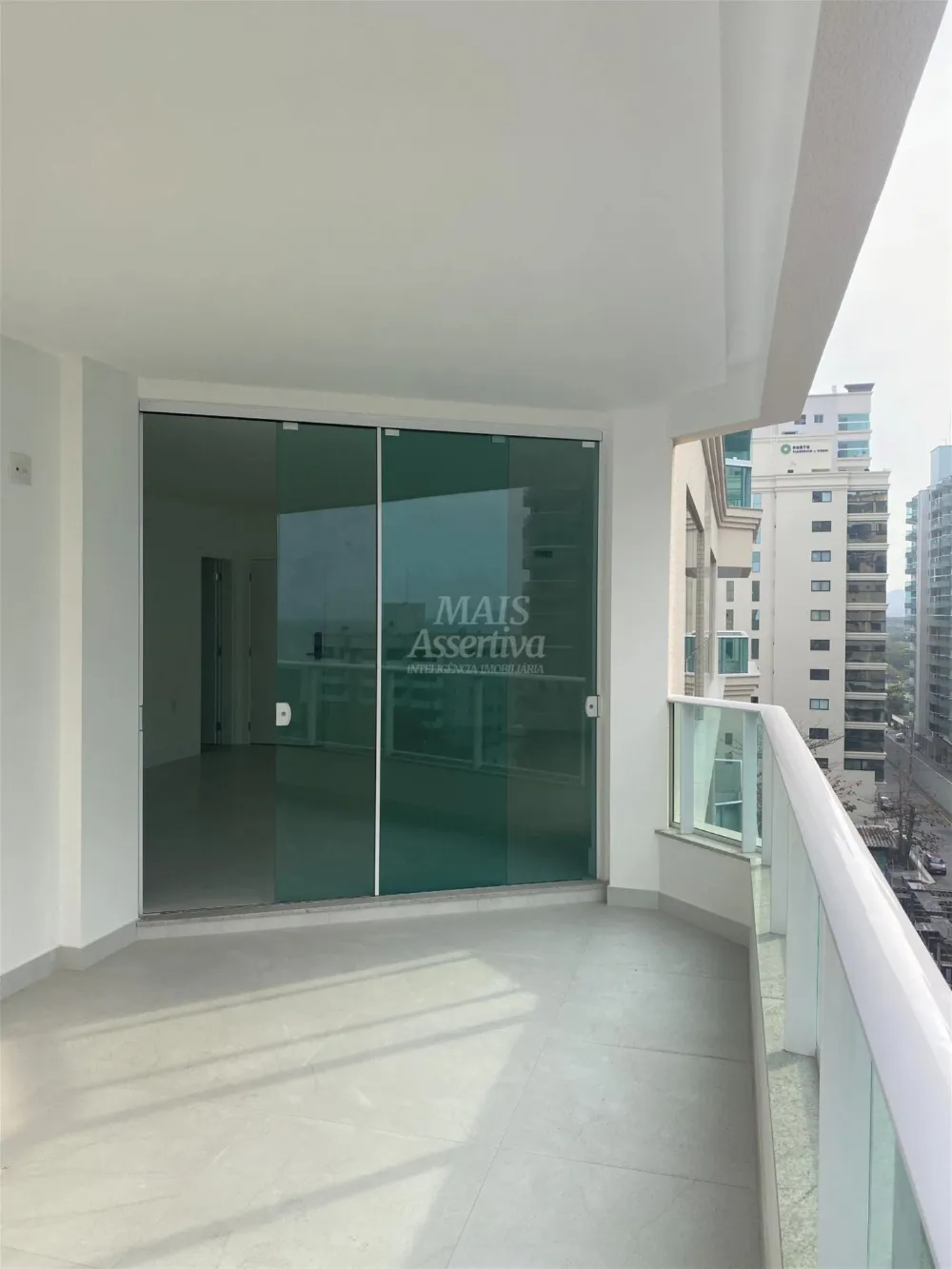 Excelente Apartamento com 03 Suítes para Venda em Itapema Meia Praia