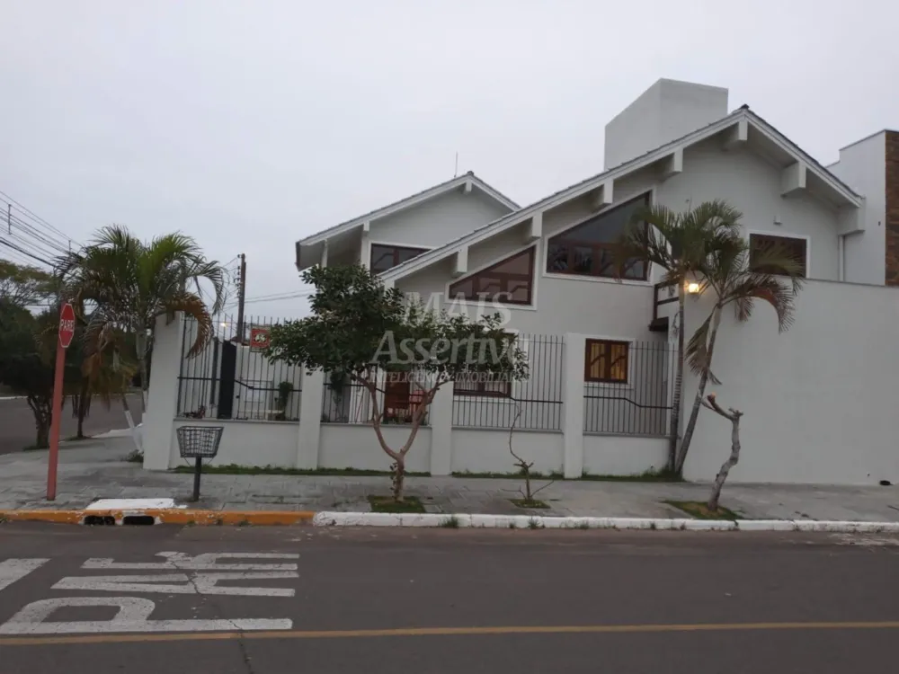 Ótimo sobrado a venda no Centro de Canoas/RS - 3 dormitórios, 1 suíte