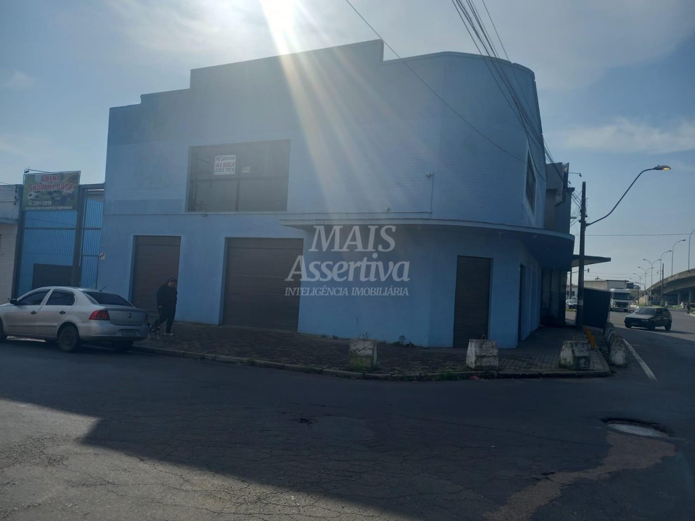 Prédio comercial na lateral da BR-116, bairro Scharlau em São Leopoldo