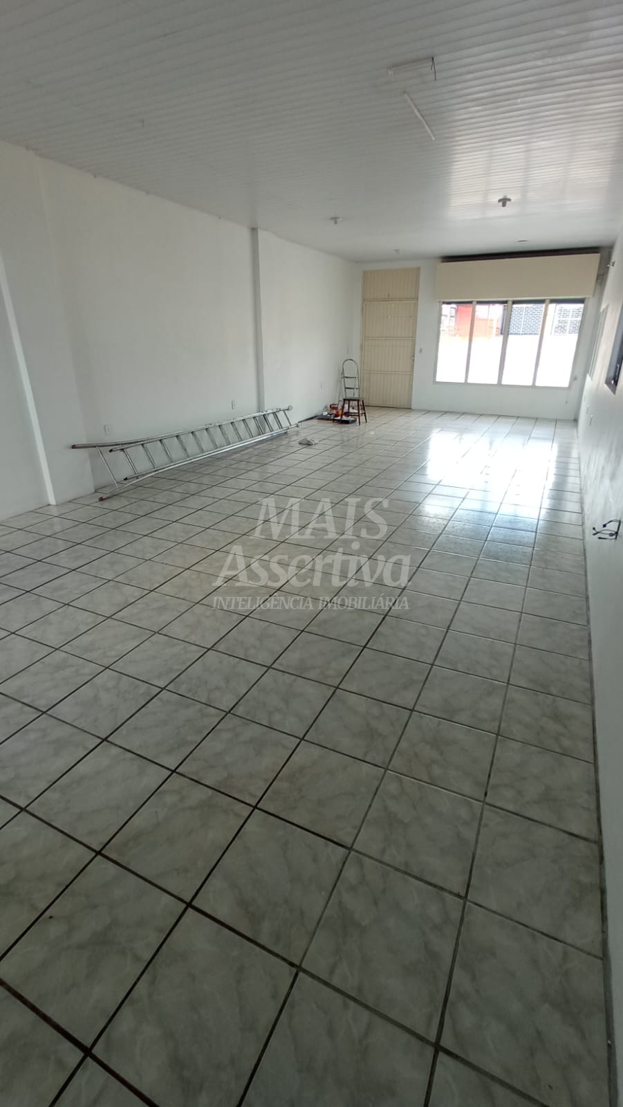 Sala comercial, térrea na Av. Coronel Travassos para locação