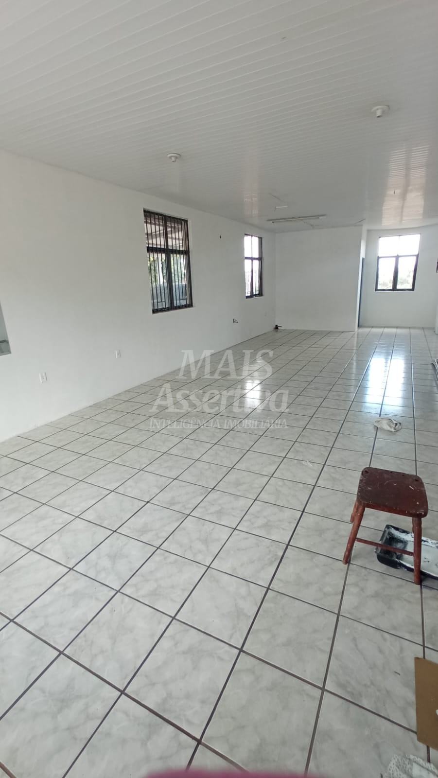 Sala comercial, térrea na Av. Coronel Travassos para locação