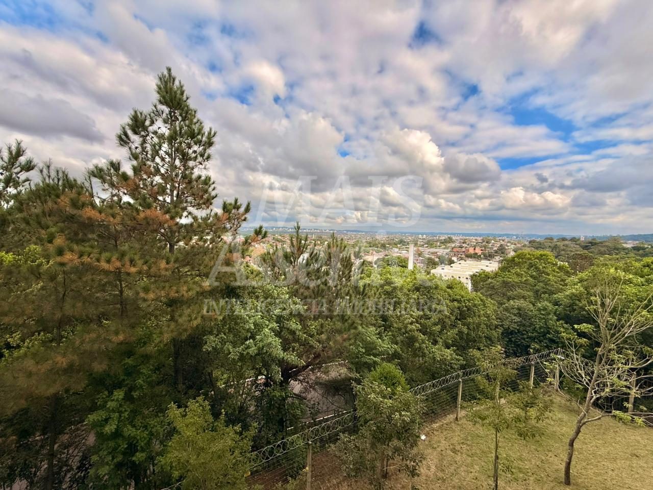 Apartamento no 3º andar, semi mobiliado para venda - Monte Brasil 
