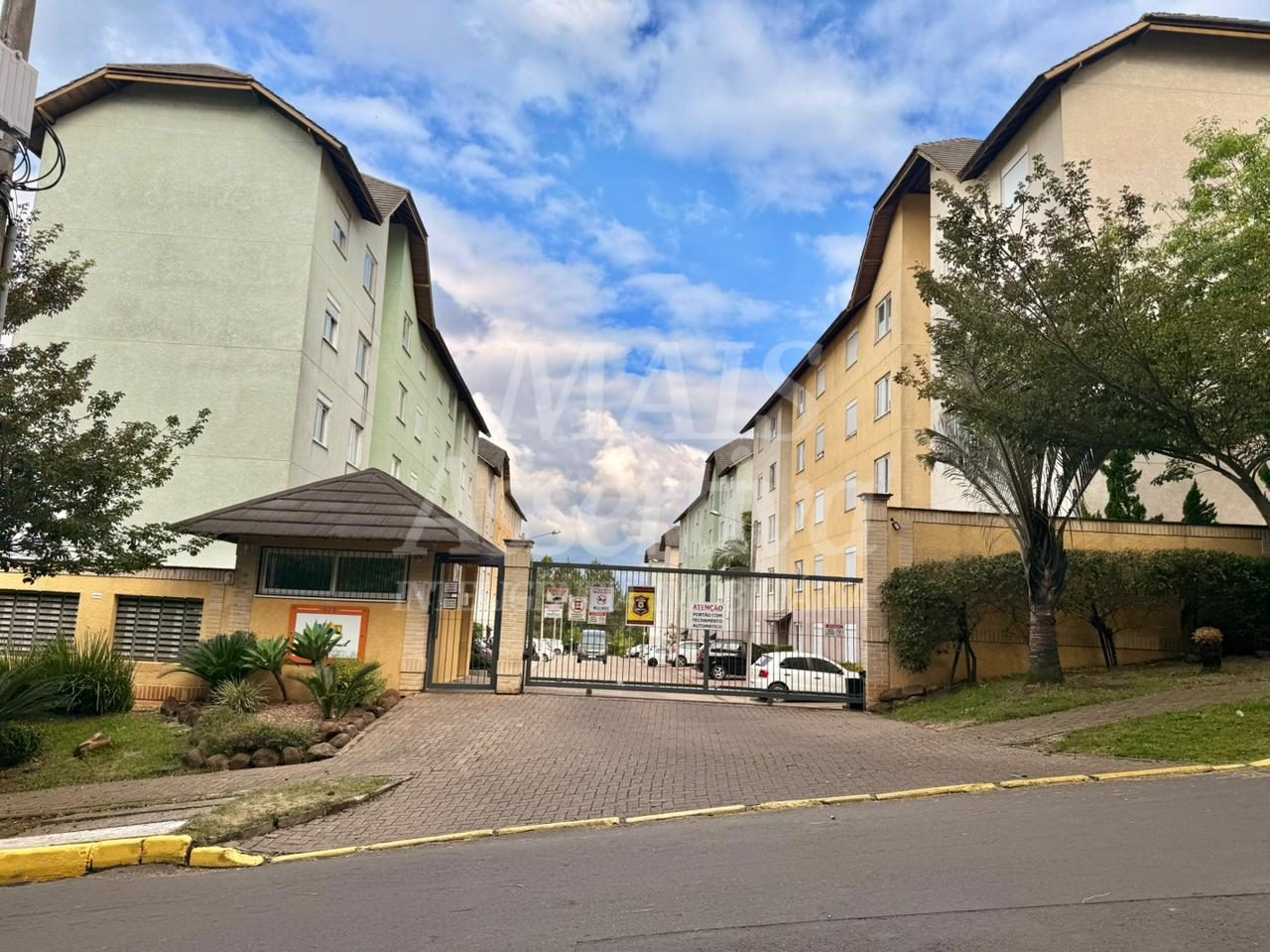Apartamento no 3º andar, semi mobiliado para venda - Monte Brasil 
